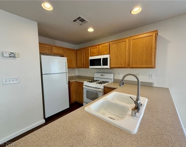 10433 Concetta Avenue - Photo Thumbnail 5