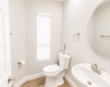 573 Aspen Leaf Street - Photo Thumbnail 10