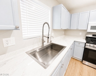 573 Aspen Leaf Street - Photo Thumbnail 7