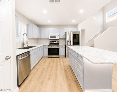 573 Aspen Leaf Street - Photo Thumbnail 6
