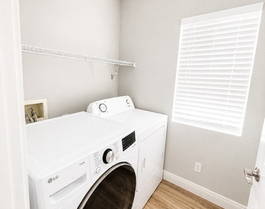 573 Aspen Leaf Street - Photo Thumbnail 9