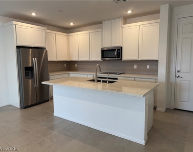 208 Vanhoy Avenue - Photo Thumbnail 5