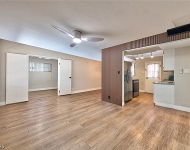 612 Stanford Street - Photo Thumbnail 2