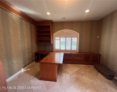 9304 Fontainbleu Drive - Photo Thumbnail 2