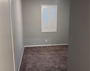 10855 Gentle Crest Avenue - Photo Thumbnail 8