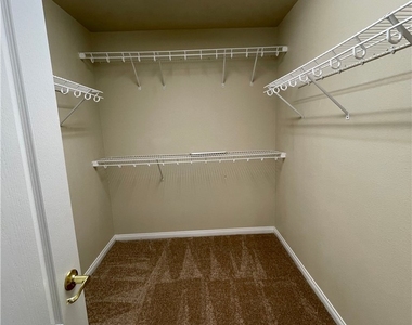 8716 Painted Horseshoe Street - Photo Thumbnail 13