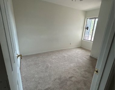 3121 N Floral Vista Avenue - Photo Thumbnail 9