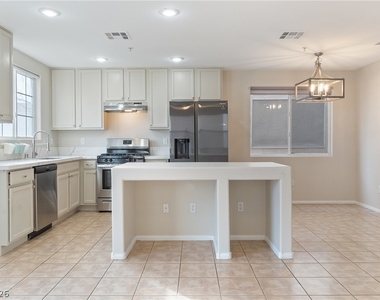 3211 Sunrise Cove Avenue - Photo Thumbnail 5