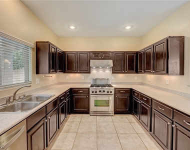 8365 Teton Crest Place - Photo Thumbnail 14