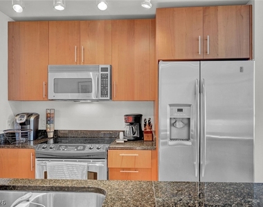 200 W Sahara Avenue - Photo Thumbnail 7