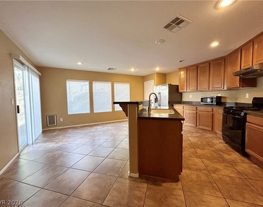 742 Iron Bridge Street - Photo Thumbnail 7