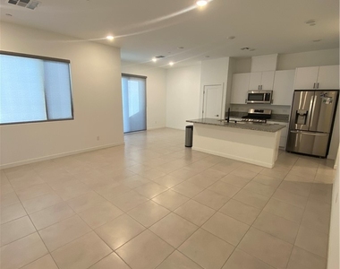 3211 Centano Avenue - Photo Thumbnail 4