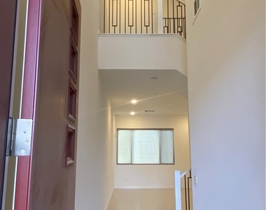 3211 Centano Avenue - Photo Thumbnail 3