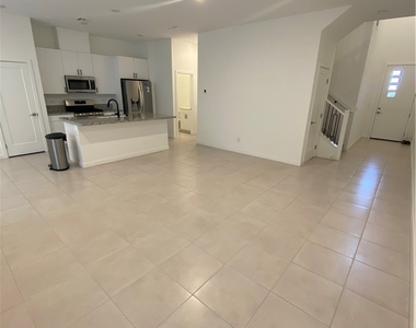3211 Centano Avenue - Photo Thumbnail 6