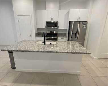 3211 Centano Avenue - Photo Thumbnail 9