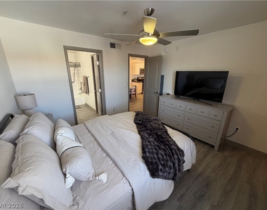 950 Seven Hills Drive - Photo Thumbnail 11