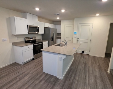 3721 Celesta Vista Avenue - Photo Thumbnail 4