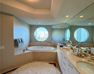 2857 Paradise Road - Photo Thumbnail 7