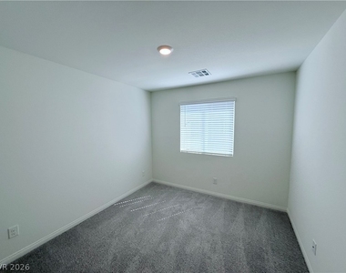 9992 Ullom Drive - Photo Thumbnail 12