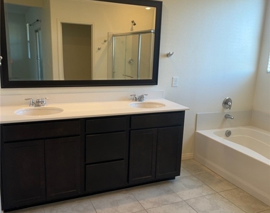 910 Cherry Glen Place - Photo Thumbnail 13