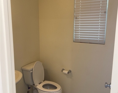 910 Cherry Glen Place - Photo Thumbnail 12