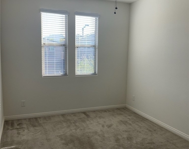 910 Cherry Glen Place - Photo Thumbnail 7