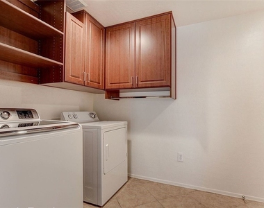 6868 Sky Pointe Drive - Photo Thumbnail 11