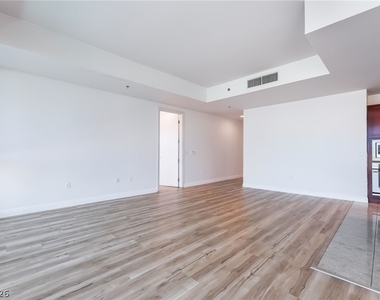 4575 Dean Martin Drive - Photo Thumbnail 4