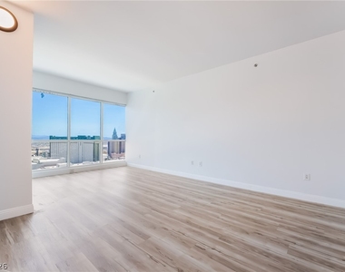 4575 Dean Martin Drive - Photo Thumbnail 18