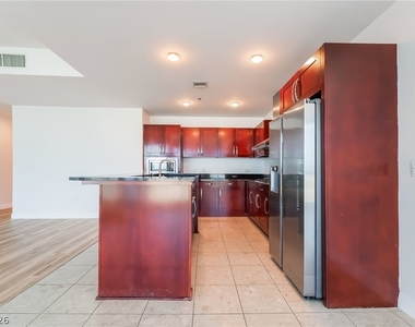 4575 Dean Martin Drive - Photo Thumbnail 9