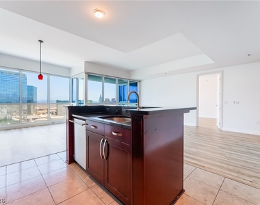 4575 Dean Martin Drive - Photo Thumbnail 12