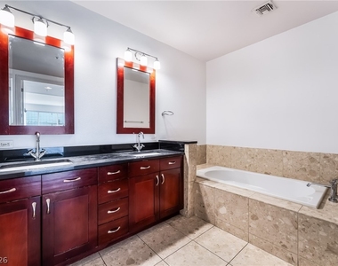 4575 Dean Martin Drive - Photo Thumbnail 21