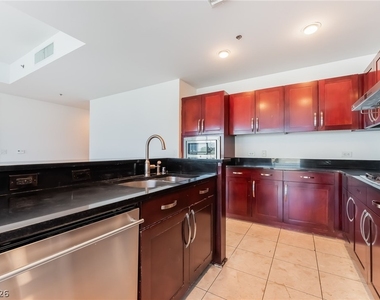 4575 Dean Martin Drive - Photo Thumbnail 14