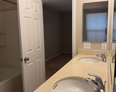 10815 Broxden Junction Avenue - Photo Thumbnail 12
