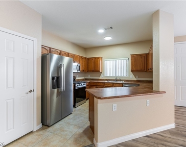 9303 Gilcrease Avenue - Photo Thumbnail 3