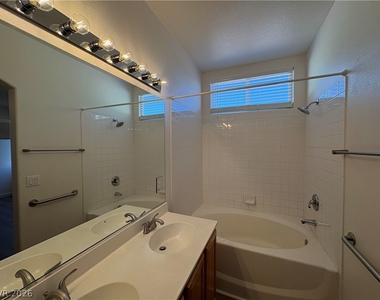 10688 Oak Crest Avenue - Photo Thumbnail 17