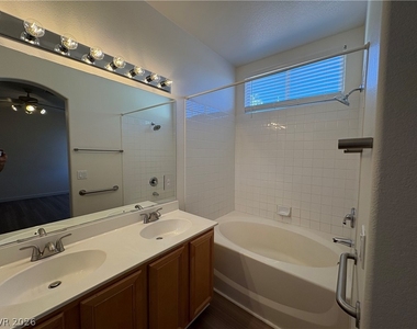 10688 Oak Crest Avenue - Photo Thumbnail 15