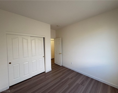 10688 Oak Crest Avenue - Photo Thumbnail 19