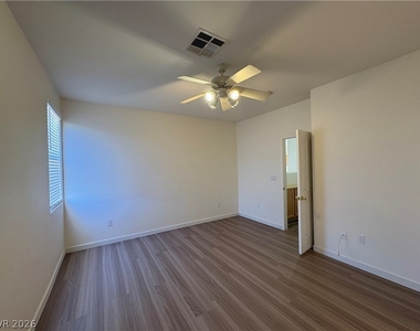 10688 Oak Crest Avenue - Photo Thumbnail 11