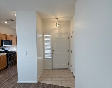 10688 Oak Crest Avenue - Photo Thumbnail 3
