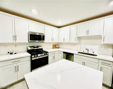 356 Rosefinch Street - Photo Thumbnail 8