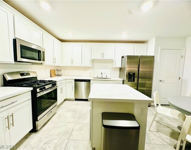 356 Rosefinch Street - Photo Thumbnail 9