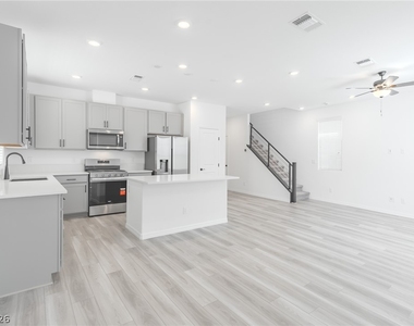 6017 Fennerwick Avenue - Photo Thumbnail 6