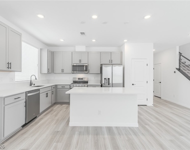 6017 Fennerwick Avenue - Photo Thumbnail 8