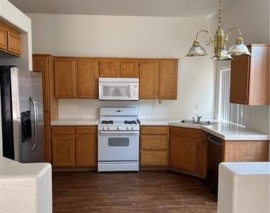 803 Seco Verde Avenue - Photo Thumbnail 3