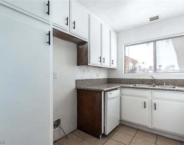 7434 Coffeyville Avenue - Photo Thumbnail 11