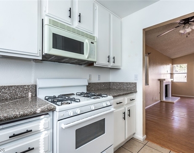 7434 Coffeyville Avenue - Photo Thumbnail 13
