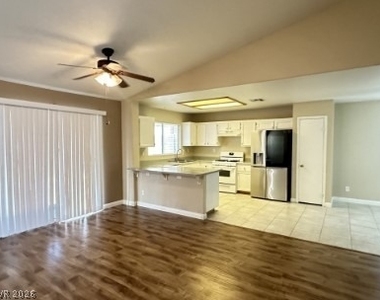 320 Mirasol Way - Photo Thumbnail 2
