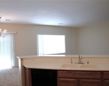 2212 Sawtooth Mountain Drive - Photo Thumbnail 11