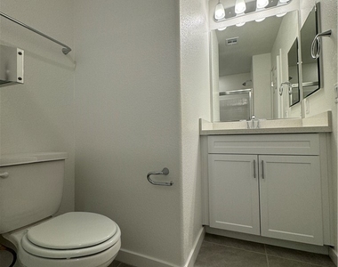 6181 Garden Crest Street - Photo Thumbnail 8